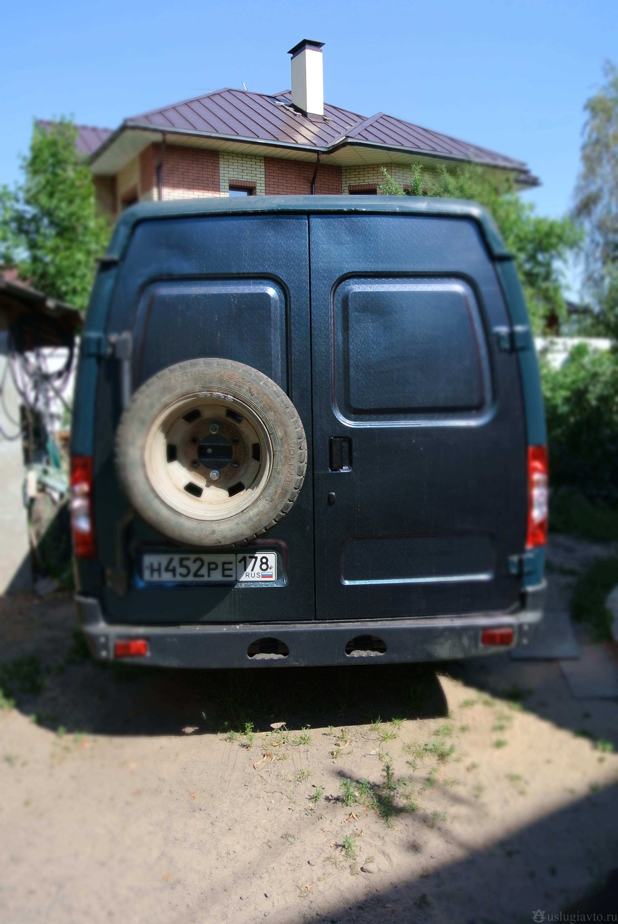 Сзади